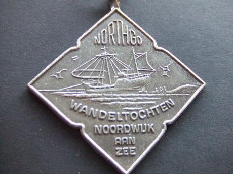 Wandelsportvereniging Northgo Noordwijk aan Zee, oude kotter ( vissersschip) op zee